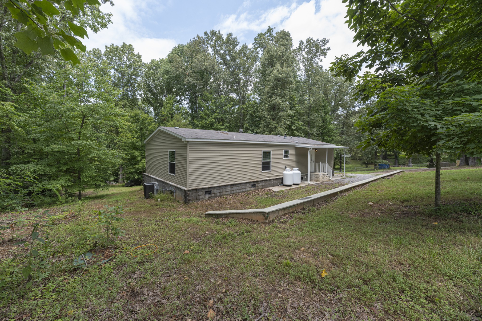 620 High Point Road Clarksville, TN 37042 - Photo 3 of 35 Front left.