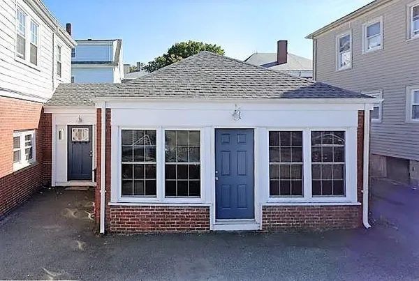 $1,451 | 391 Wood Street, Unit 1R, Bristol, RI 02809