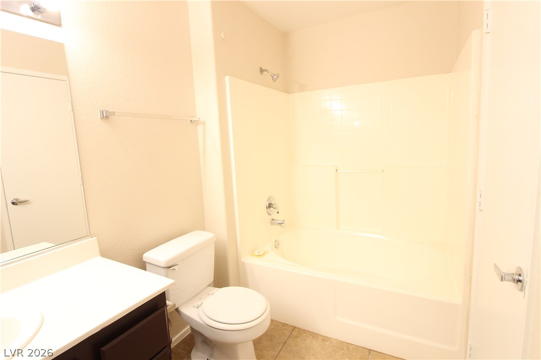 1881 West Alexander Road, Unit 2041 North Las Vegas, NV 89032 - Photo 10 of 20 PRIMARY BATHROOM WITH ROMAN TUB