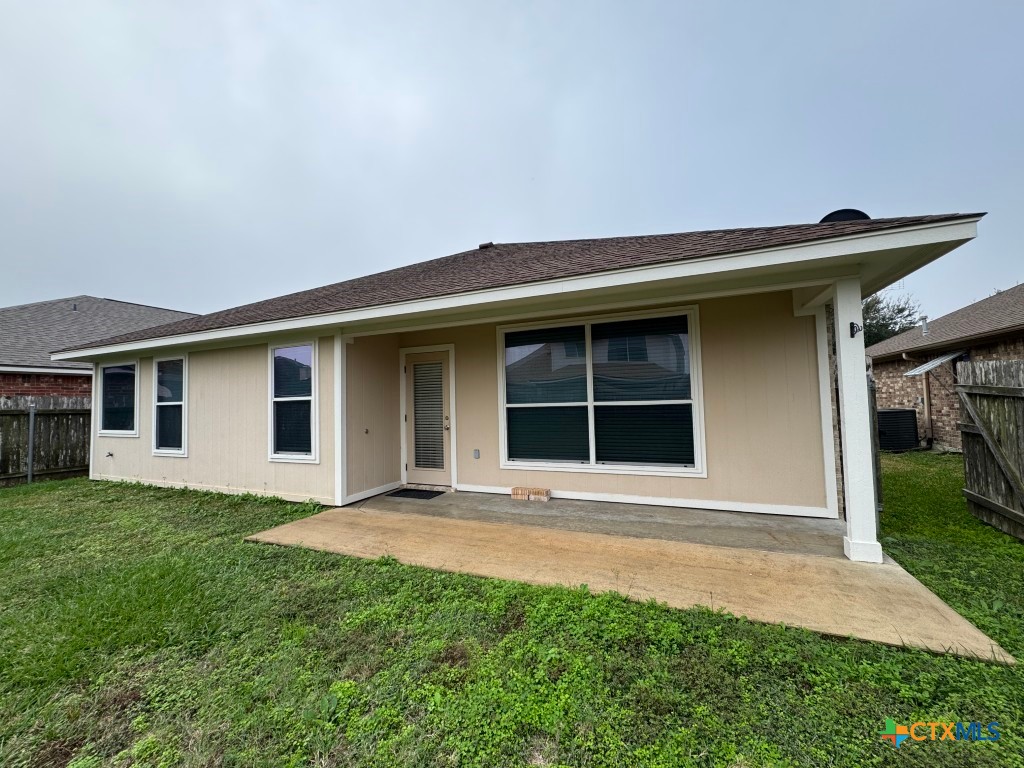318 Silverado Trail Victoria, TX 77901 - Photo 14 of 14 a front view of a house with a garden