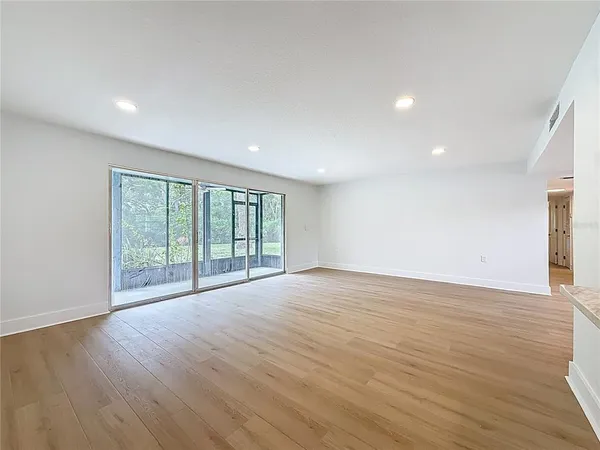 $2,300 | 200 Country Club Drive, Unit 1301, Largo, FL 33771