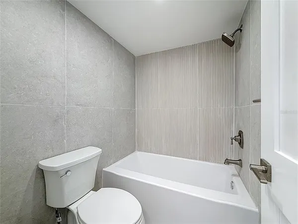 $2,300 | 200 Country Club Drive, Unit 1301, Largo, FL 33771