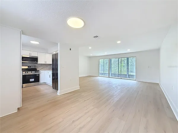 $2,300 | 200 Country Club Drive, Unit 1301, Largo, FL 33771