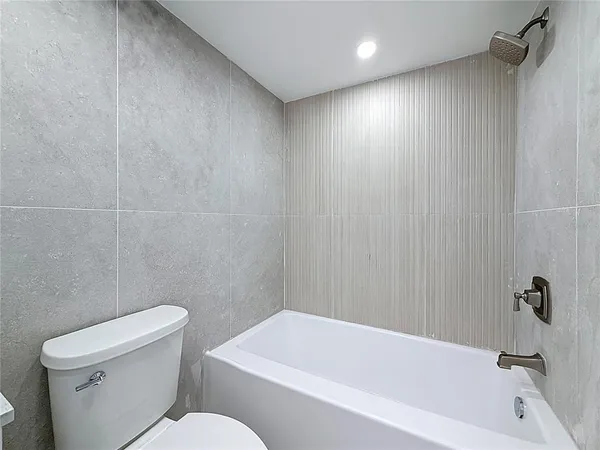 $2,300 | 200 Country Club Drive, Unit 1301, Largo, FL 33771