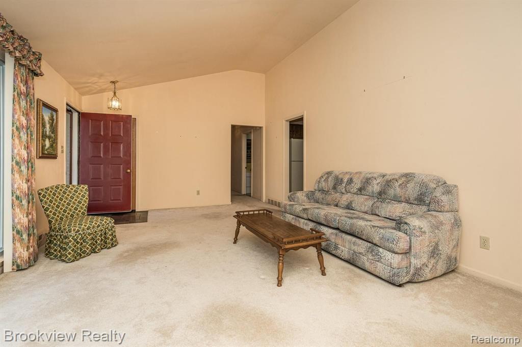 290 Donegal Drive Rochester Hills, MI 48309 - Photo 11 of 33