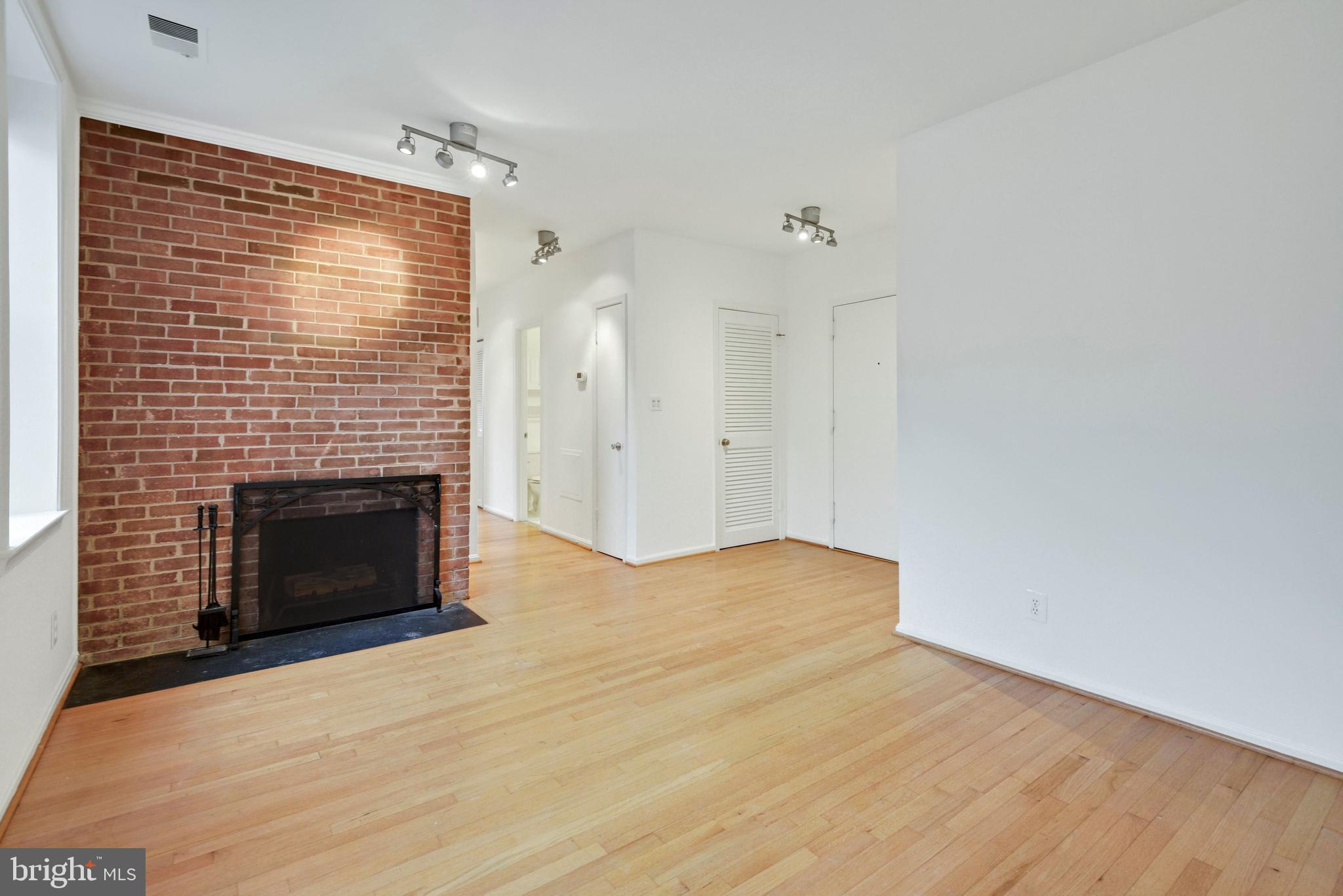 2001 16th Street Northwest, Unit 305 Washington, DC 20009 - Photo 6 of 42 Living Room