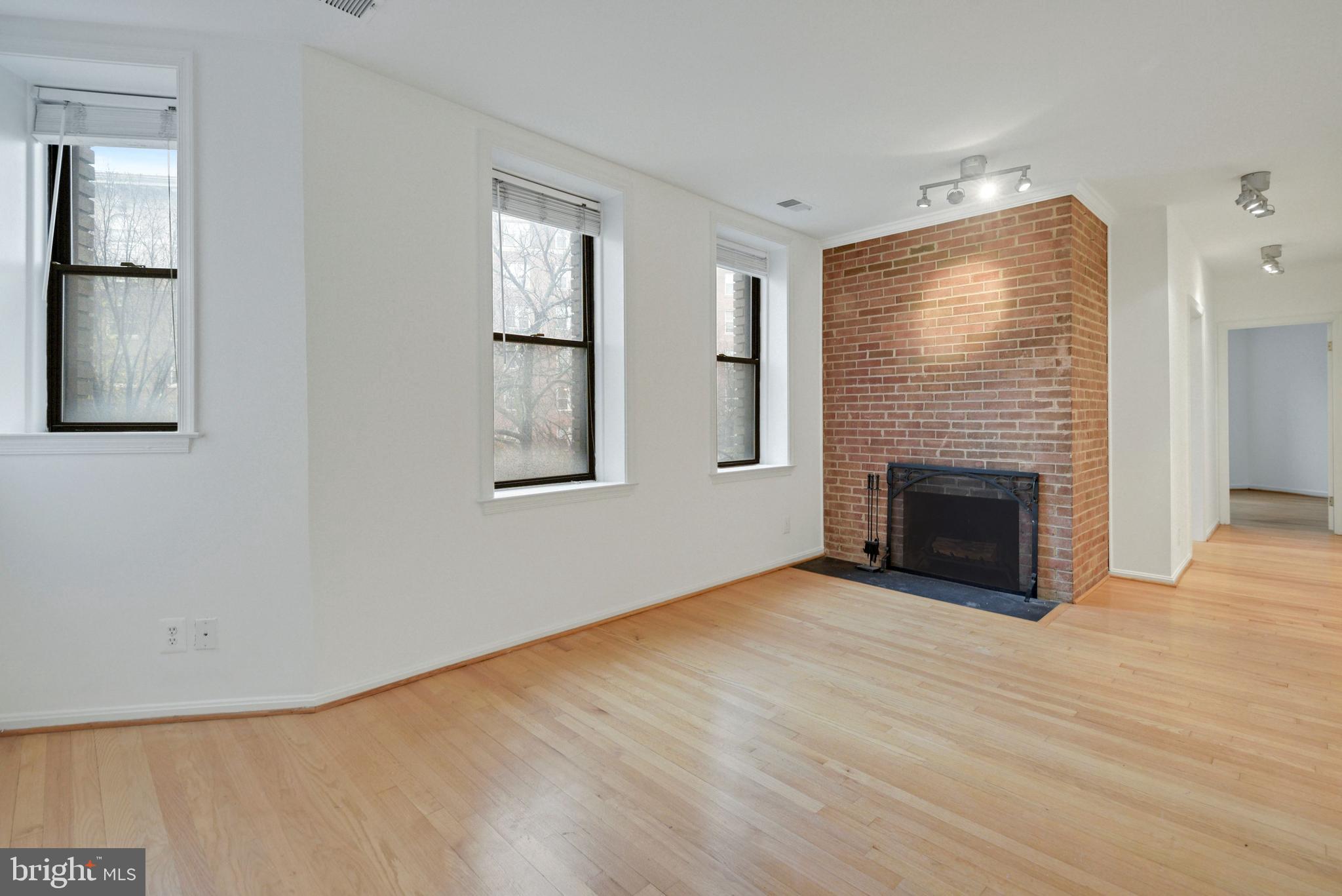 2001 16th Street Northwest, Unit 305 Washington, DC 20009 - Photo 7 of 42 Living Room