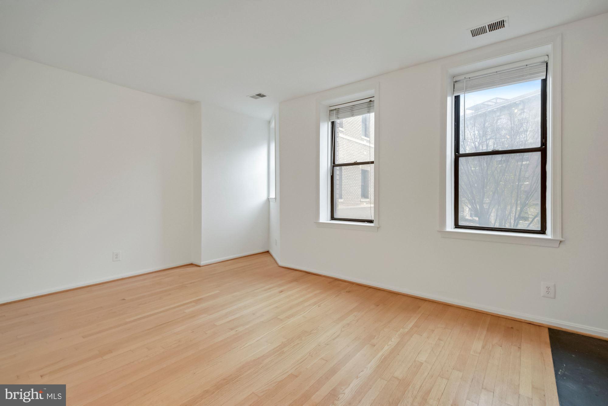 2001 16th Street Northwest, Unit 305 Washington, DC 20009 - Photo 8 of 42 Living Room