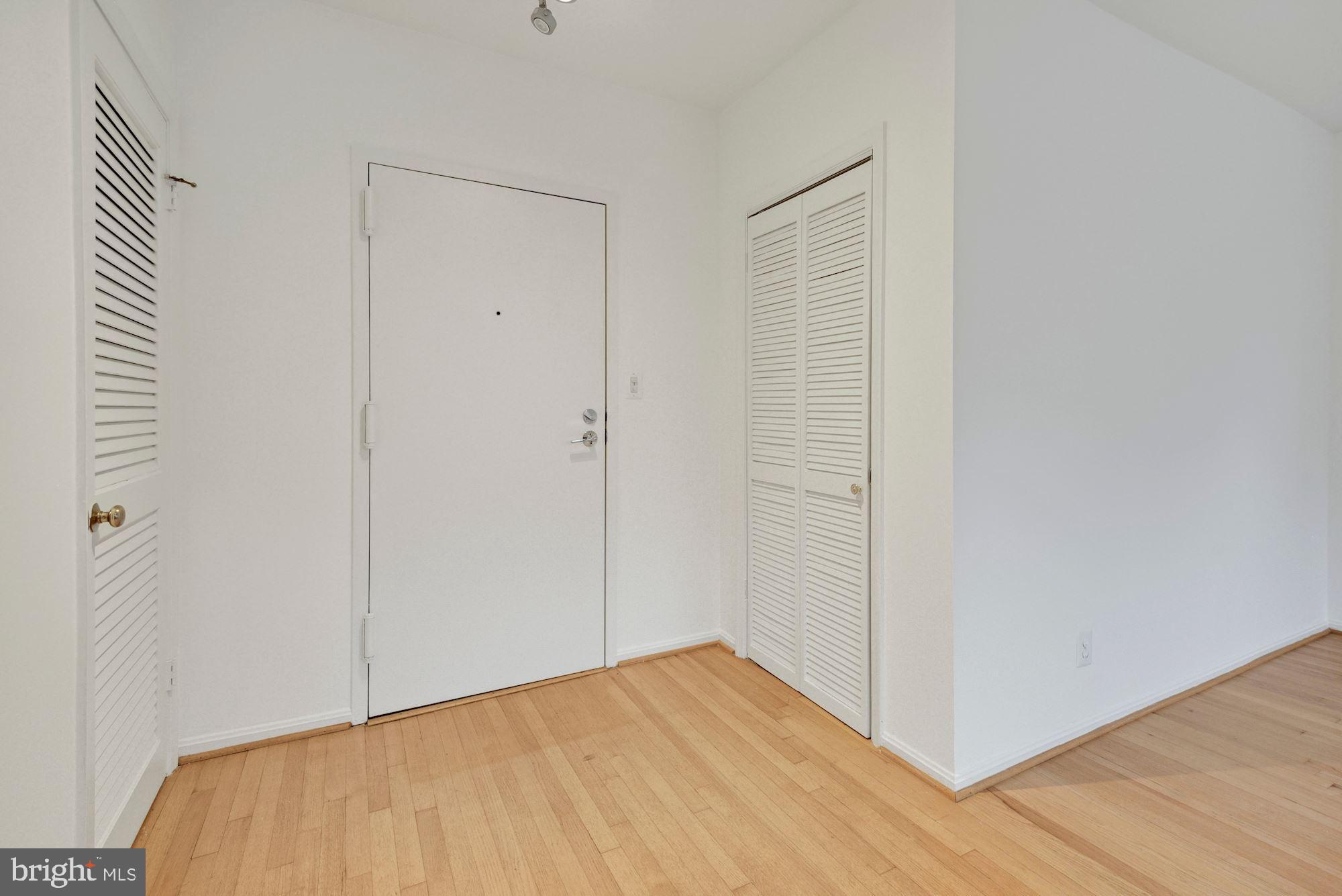 2001 16th Street Northwest, Unit 305 Washington, DC 20009 - Photo 10 of 42 Living Room