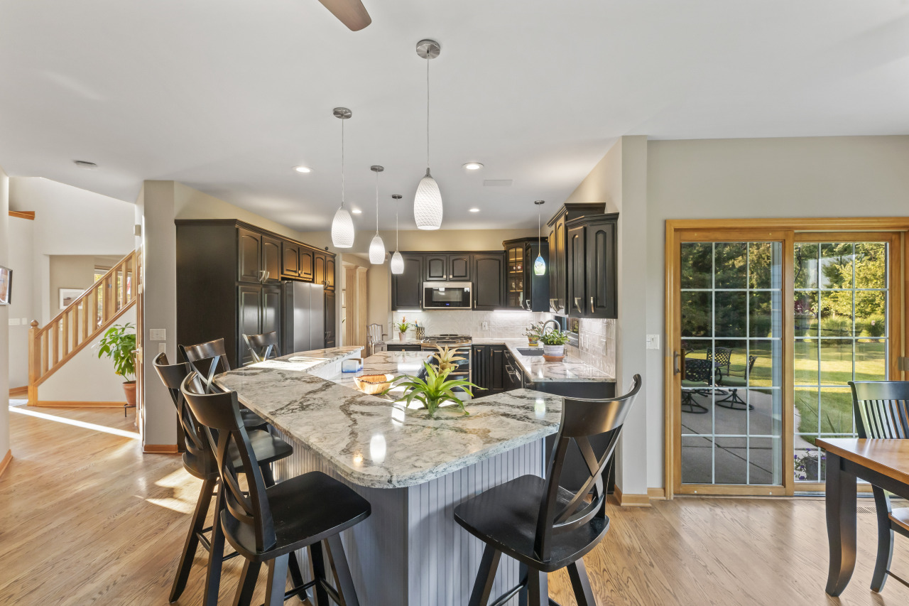 628 Sedge Meadow Court Summit, WI 53066 - Photo 12 of 41 Snack Bar Area