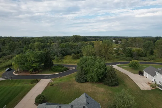 $779,900 | 628 Sedge Meadow Court, Summit, WI 53066