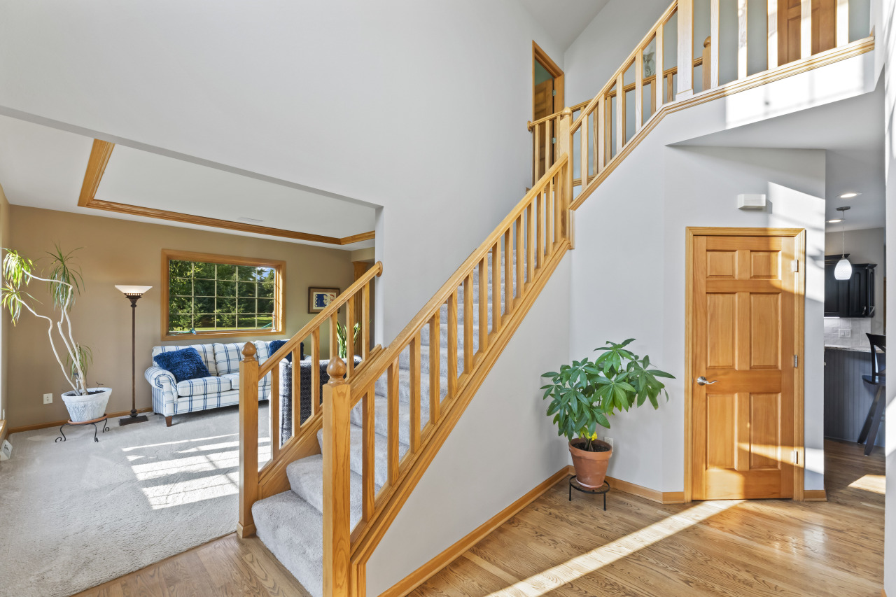 628 Sedge Meadow Court Summit, WI 53066 - Photo 2 of 41 Foyer