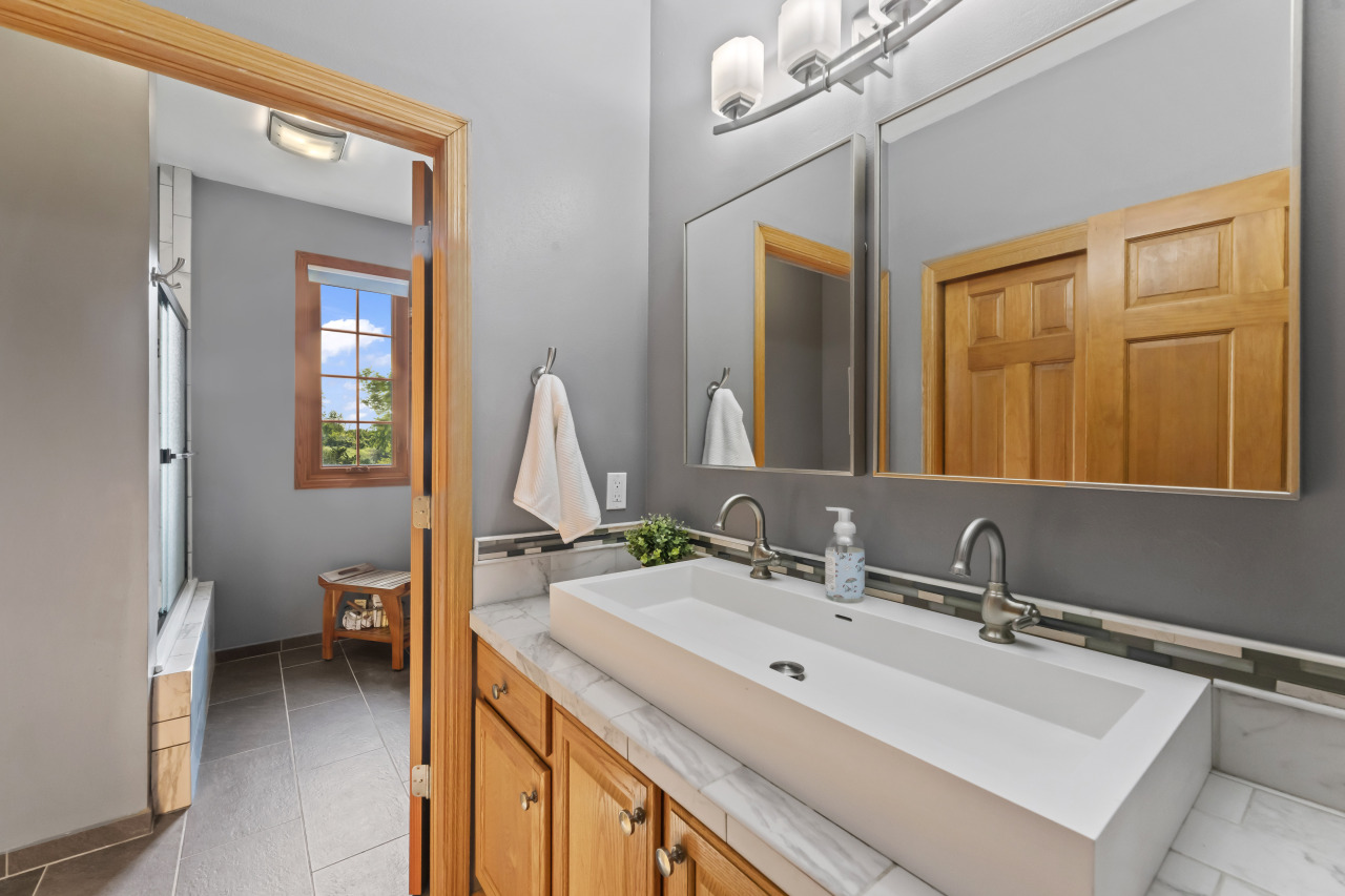 628 Sedge Meadow Court Summit, WI 53066 - Photo 33 of 41 Hall Bath