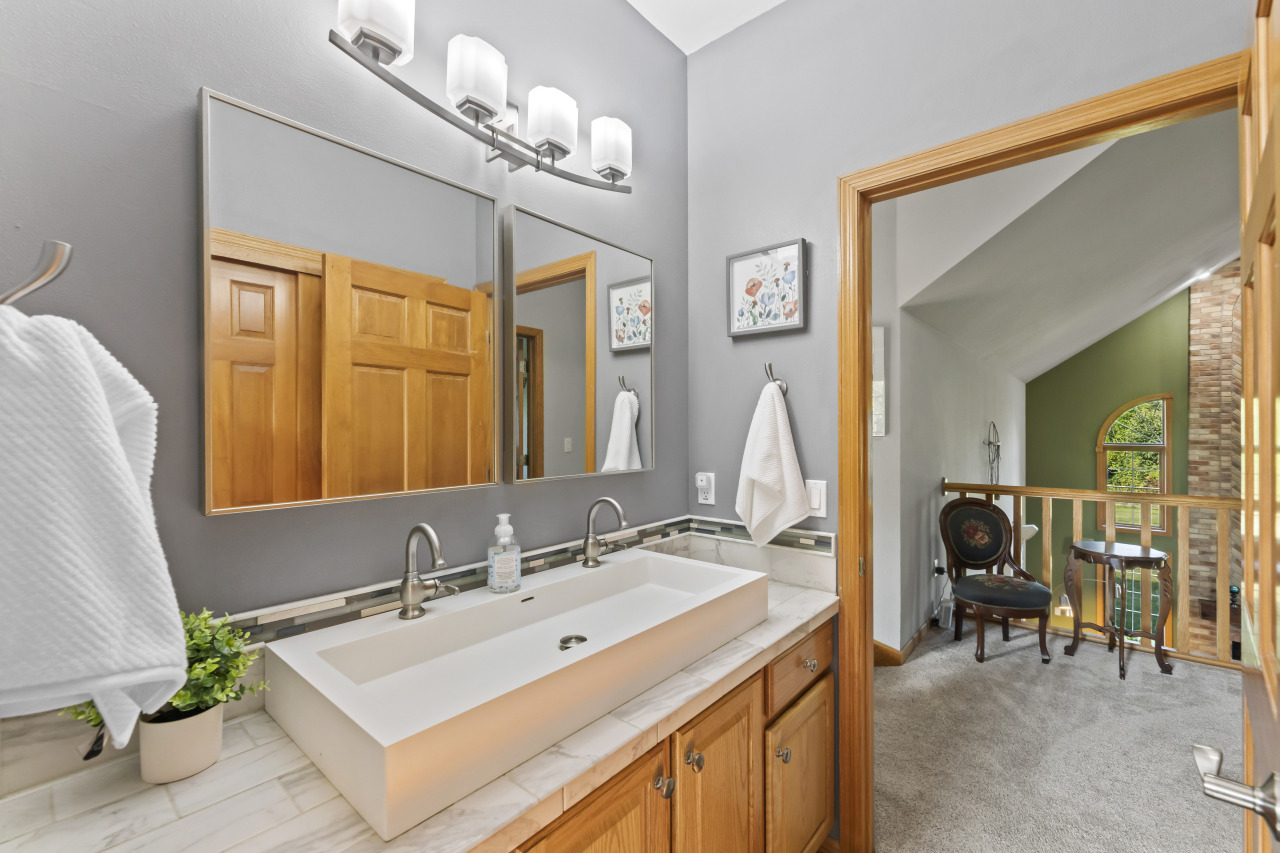 628 Sedge Meadow Court Summit, WI 53066 - Photo 35 of 41 Hall Bath