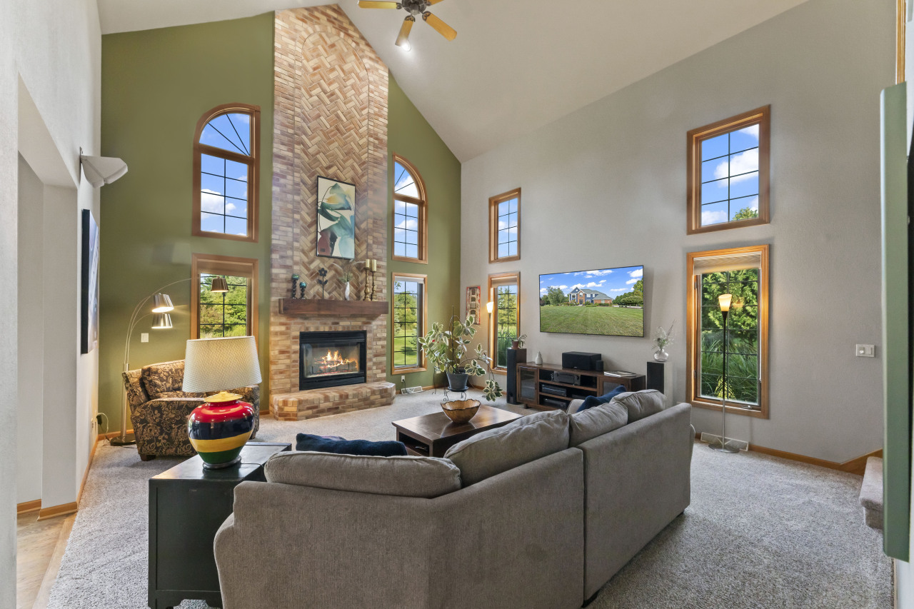 628 Sedge Meadow Court Summit, WI 53066 - Photo 5 of 41 Great Room