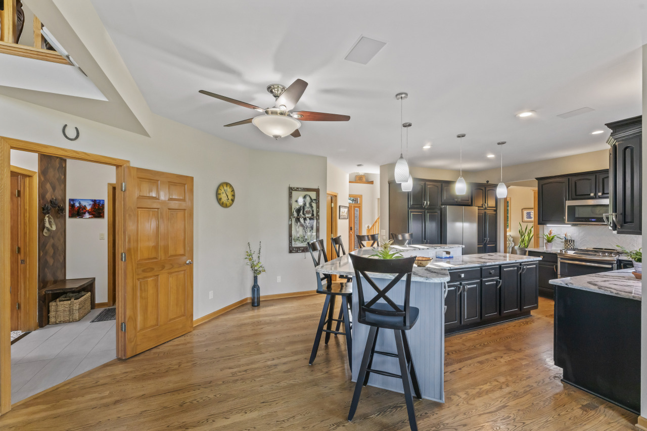 628 Sedge Meadow Court Summit, WI 53066 - Photo 7 of 41 Kitchen