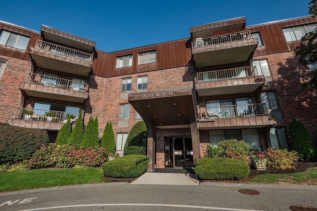1006 Paradise Road, Unit PHO Swampscott, MA 01907 - Photo 21 of 27 a view of a building with a garden