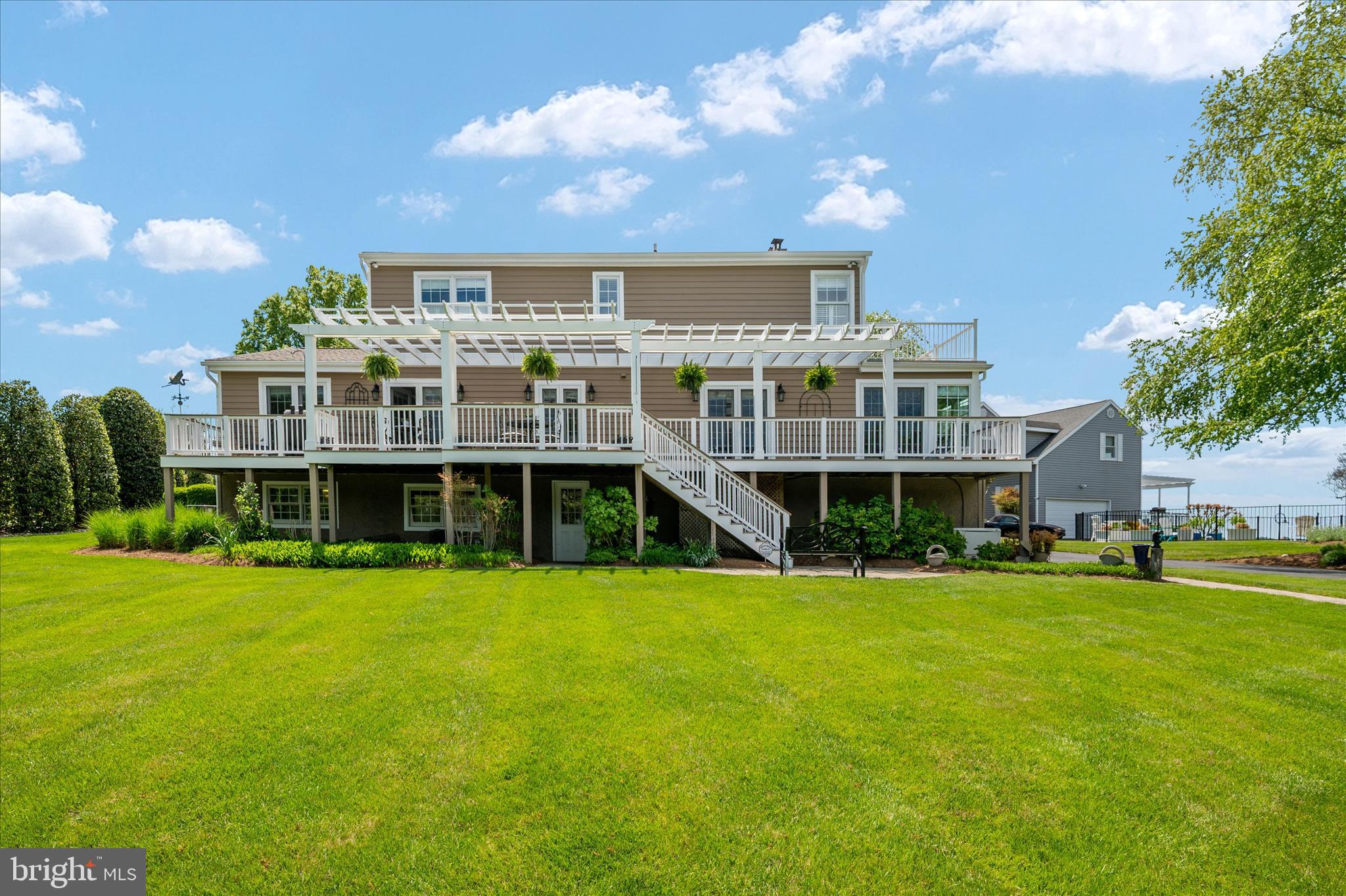 3718 Ramsgate Drive Annapolis, MD 21403 - Photo 83 of 101 huge lawn for summer fun