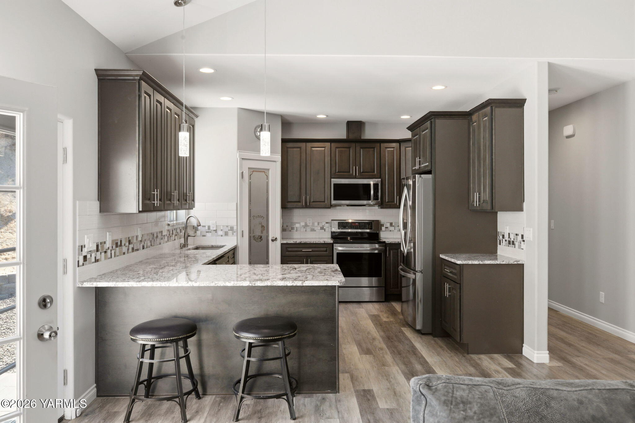 521 Collins Road Selah, WA 98942 - Photo 17 of 25 Kitchen