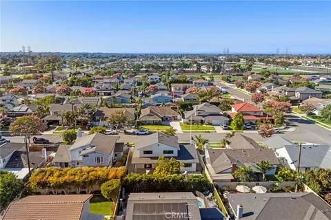 $2,599,000 | 9072 Niguel Circle, Huntington Beach, CA 92646