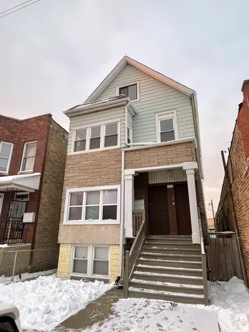 $2,100 | 3532 North Elston Avenue, Unit 2, Chicago, IL 60618