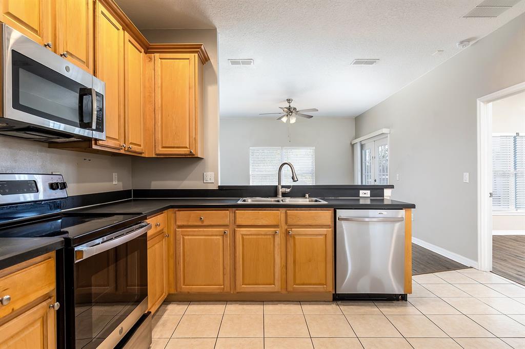 5255 Shale Ridge Trail Orlando, FL 32818 - Photo 8 of 24