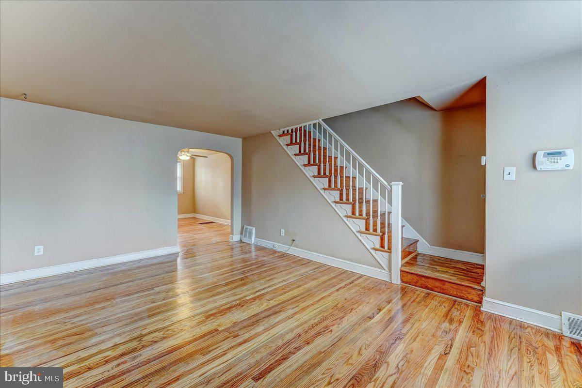964 Springfield Road Collingdale, PA 19023 - Photo 3 of 16