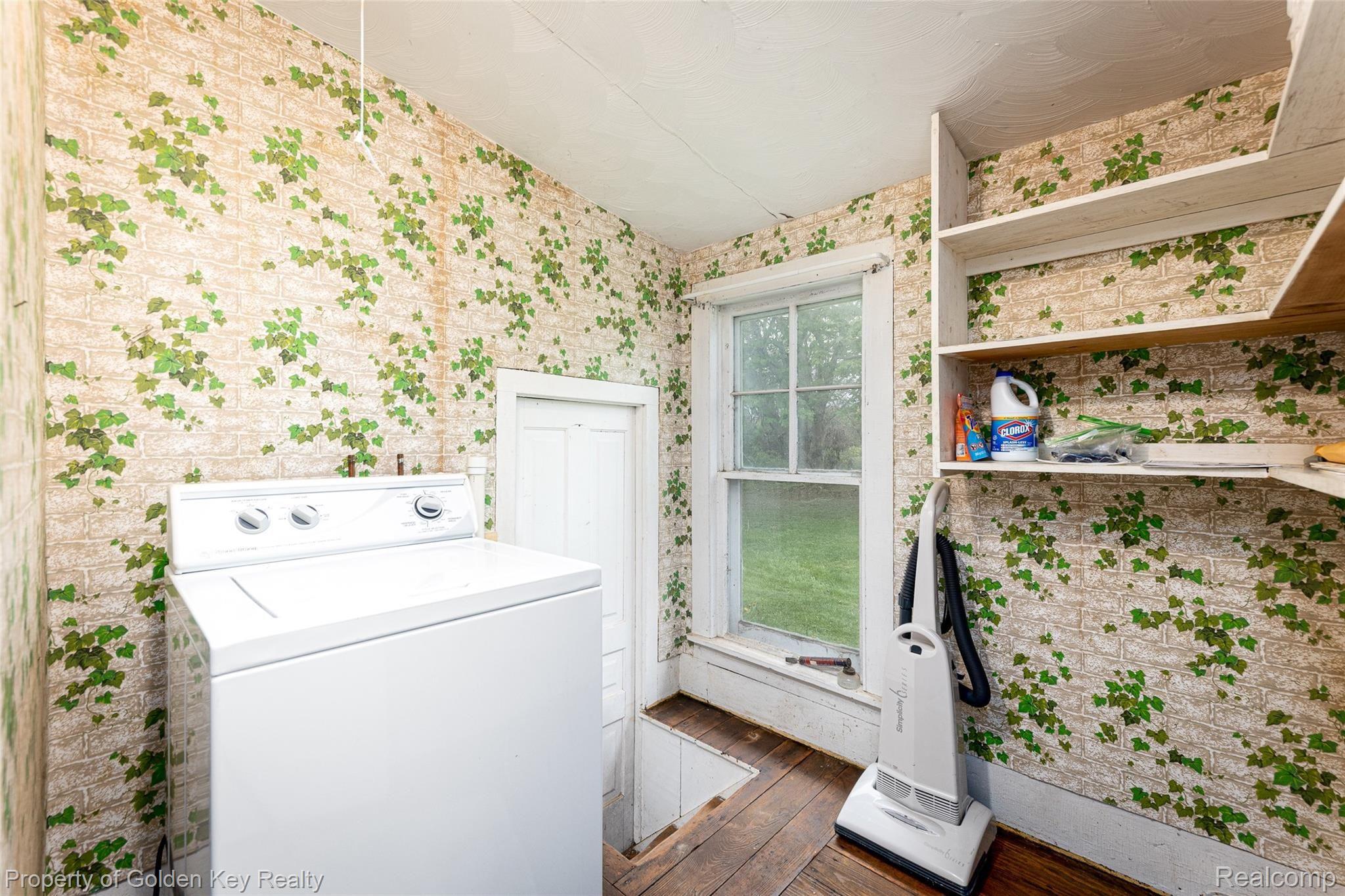 11560 Toma Road Pinckney, MI 48169 - Photo 12 of 17 Laundry Room