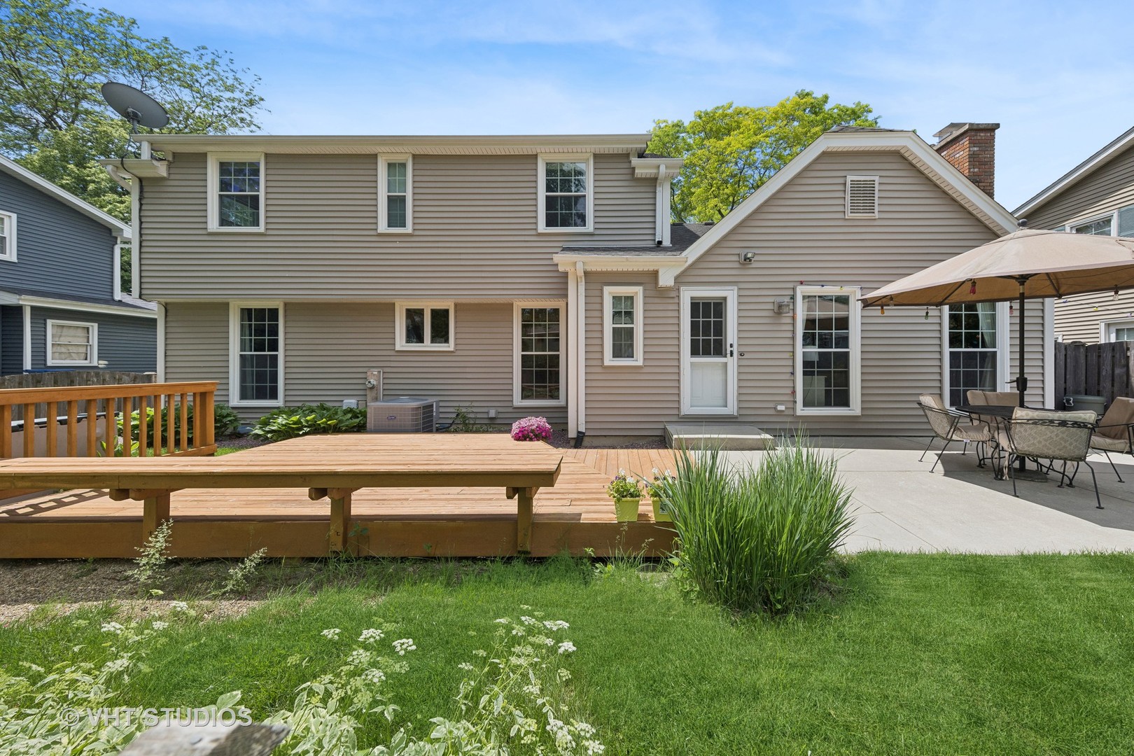 1589 Orth Drive Wheaton, IL 60189 - Photo 19 of 23 a front view of a house with garden