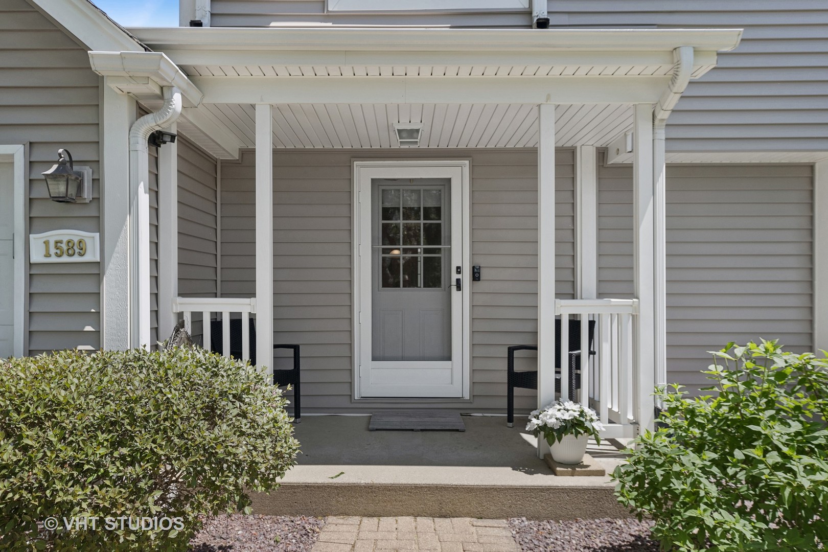 1589 Orth Drive Wheaton, IL 60189 - Photo 2 of 23 a front view of a house