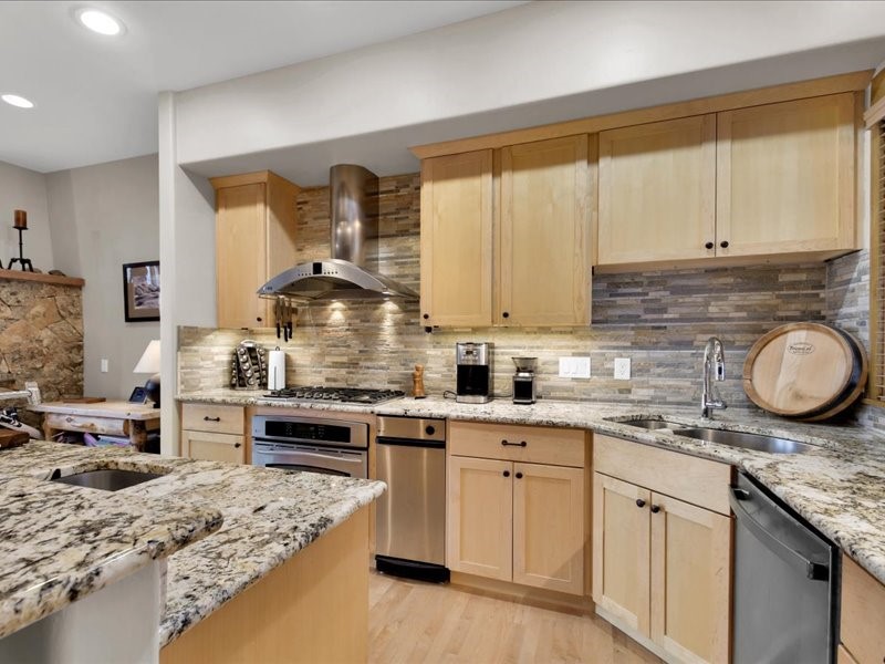 2584 Boreas Pass Road Breckenridge, CO 80424 - Photo 21 of 47 Kitchen, natural gas cooktop, oven