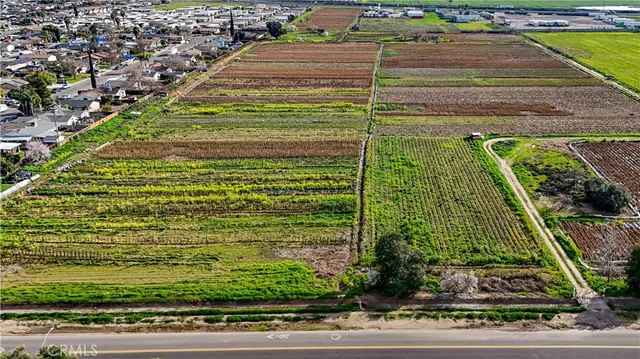 a view of a tennis court