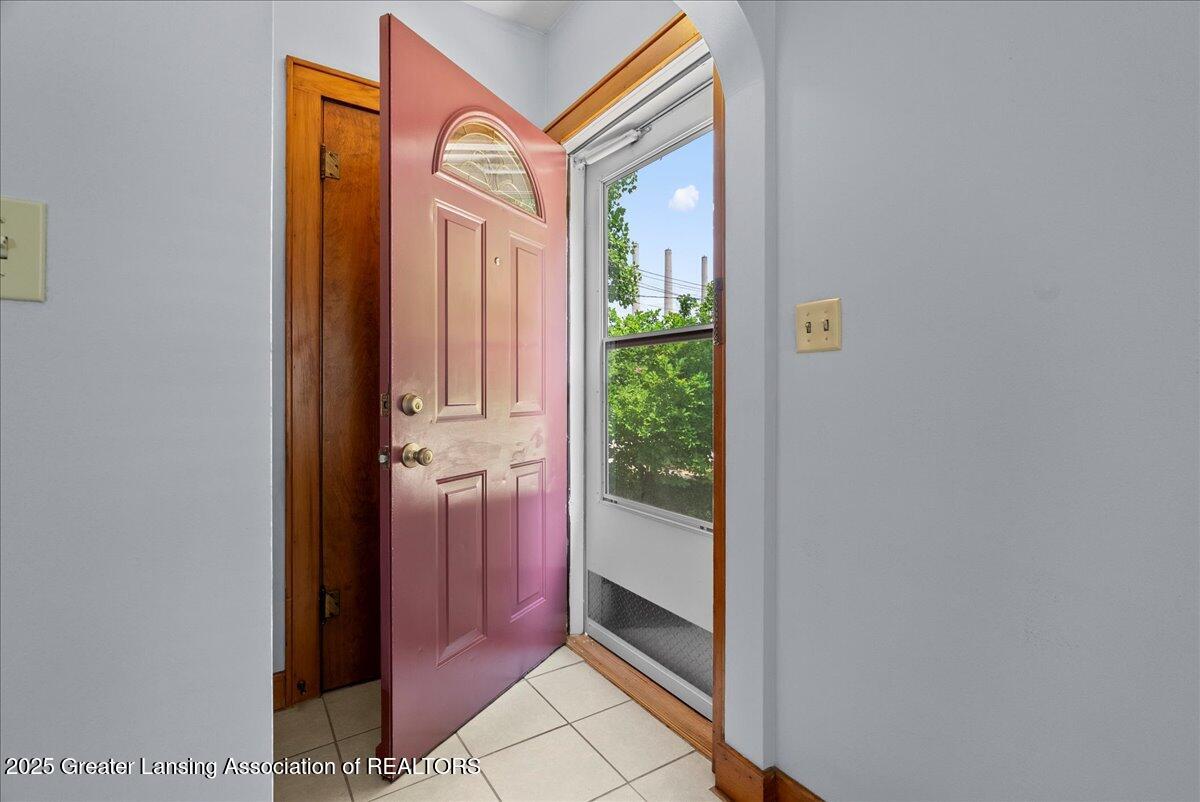 1716 South Rundle Avenue Lansing, MI 48910 - Photo 8 of 36 08-Media Jett - 01