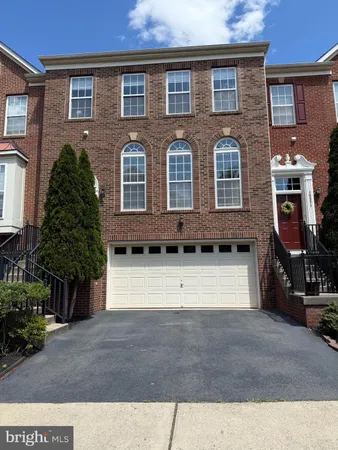 $689,000 | 18269 Camdenhurst Drive, Gainesville, VA 20155