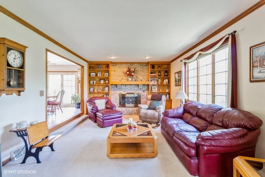 35W846 Valleyview Road Dundee, IL 60102 - Photo 4 of 25