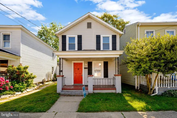 $1,900 | 610 Shepherd Street, Fredericksburg, VA 22401