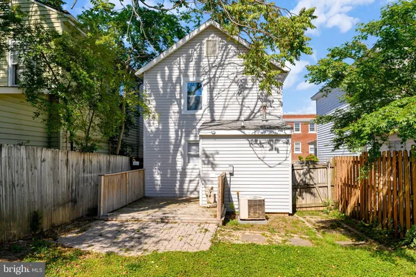 $1,900 | 610 Shepherd Street, Fredericksburg, VA 22401