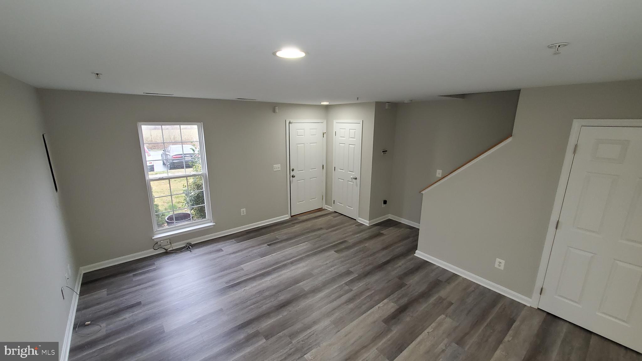 634 Luthardt Road Baltimore, MD 21220 - Photo 5 of 42 Living Room