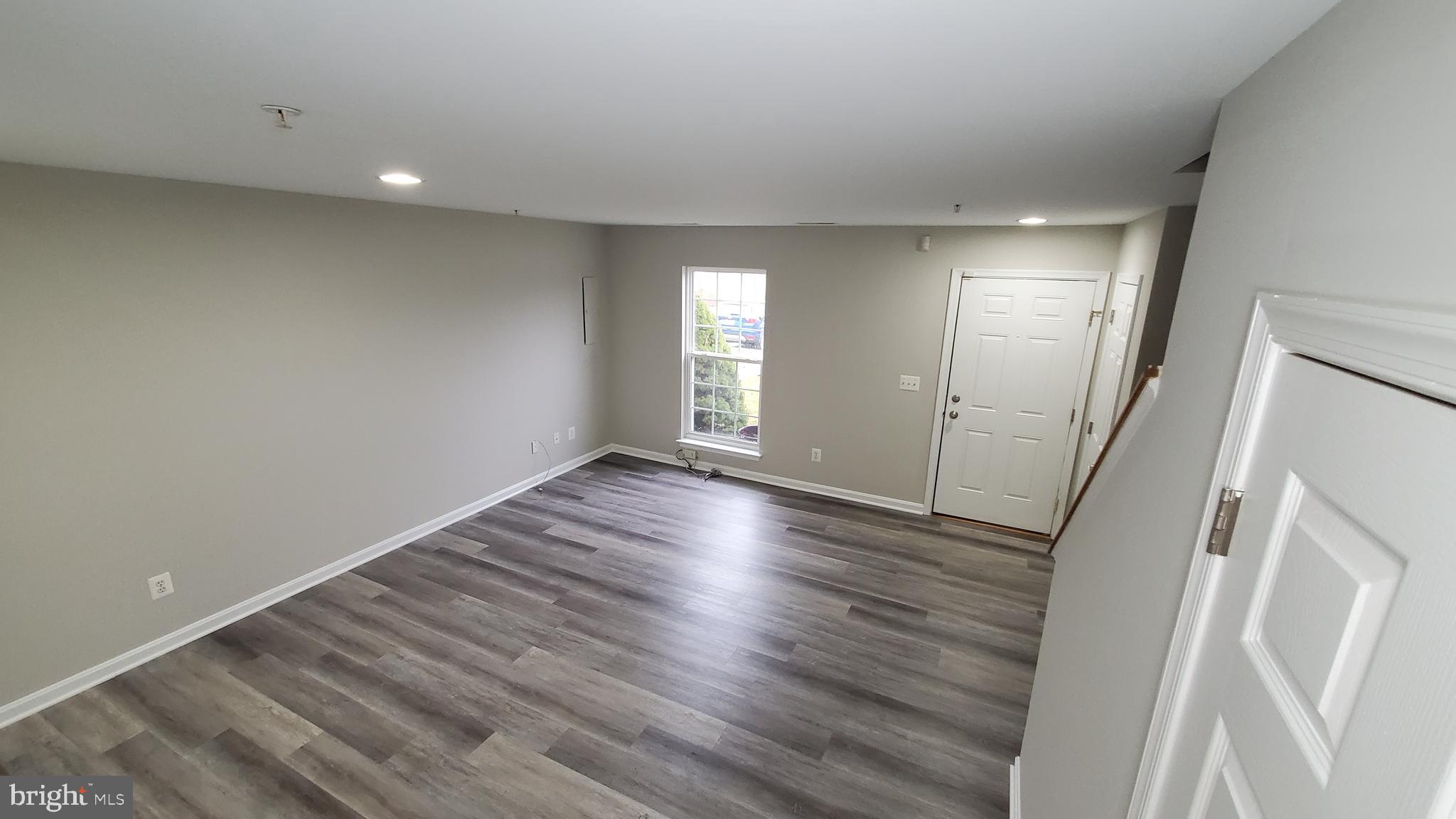 634 Luthardt Road Baltimore, MD 21220 - Photo 6 of 42 Living Room