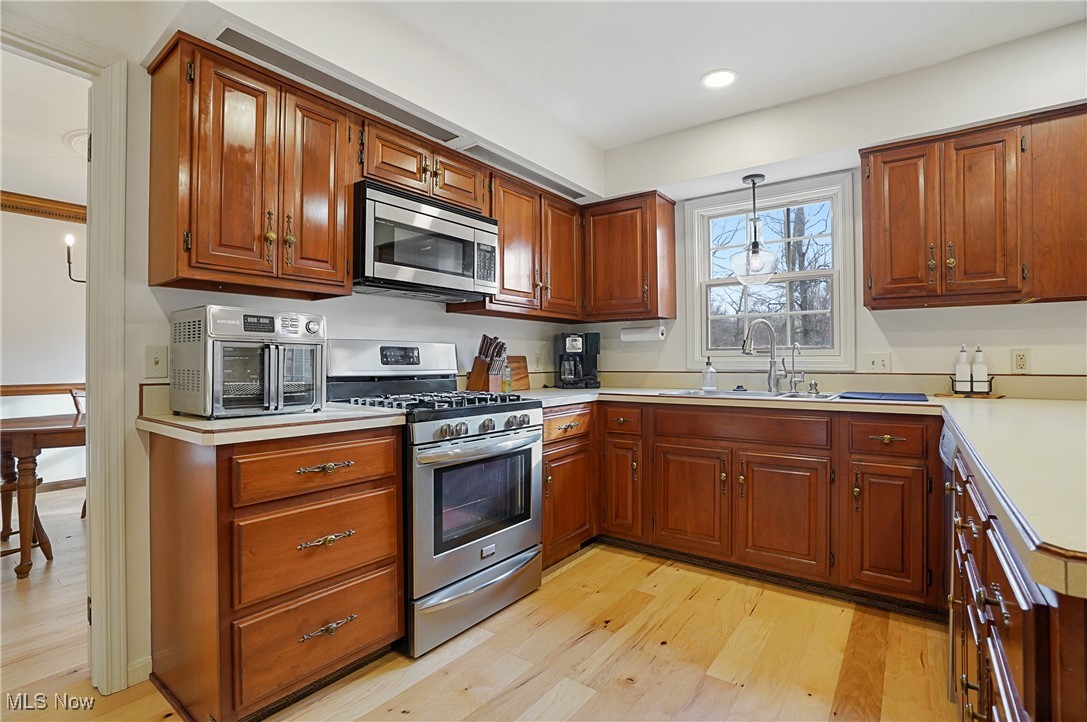 2910 Oxbow Road Richfield, OH 44286 - Photo 10 of 46 new lighting and wood floors
