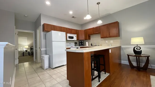 $2,300 | 169 East Grande Avenue, Unit 101, Johnson City, TN 37601