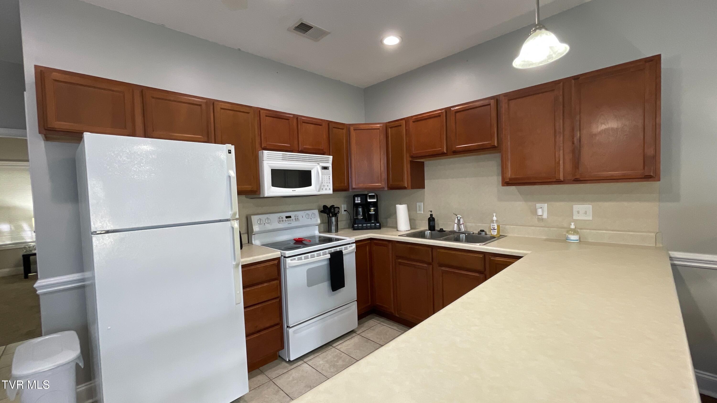 169 East Grande Avenue, Unit 101 Johnson City, TN 37601 - Photo 16 of 29 DJI_20250825_134242_544