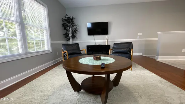 $2,300 | 169 East Grande Avenue, Unit 101, Johnson City, TN 37601