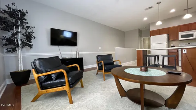 $2,300 | 169 East Grande Avenue, Unit 101, Johnson City, TN 37601