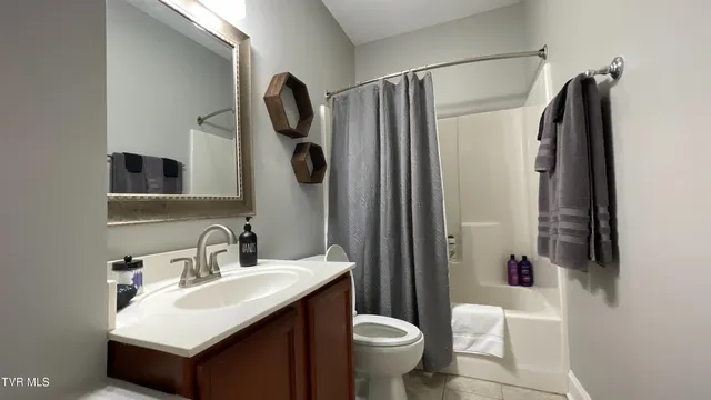 $2,300 | 169 East Grande Avenue, Unit 101, Johnson City, TN 37601