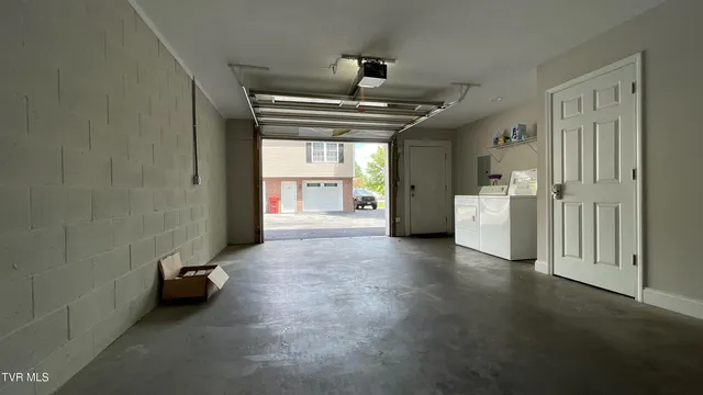 $2,300 | 169 East Grande Avenue, Unit 101, Johnson City, TN 37601