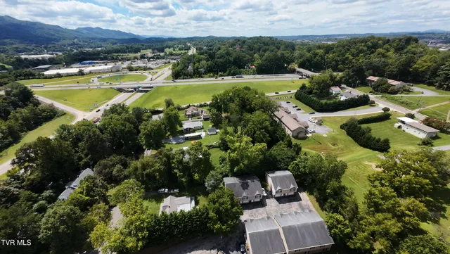 $2,300 | 169 East Grande Avenue, Unit 101, Johnson City, TN 37601