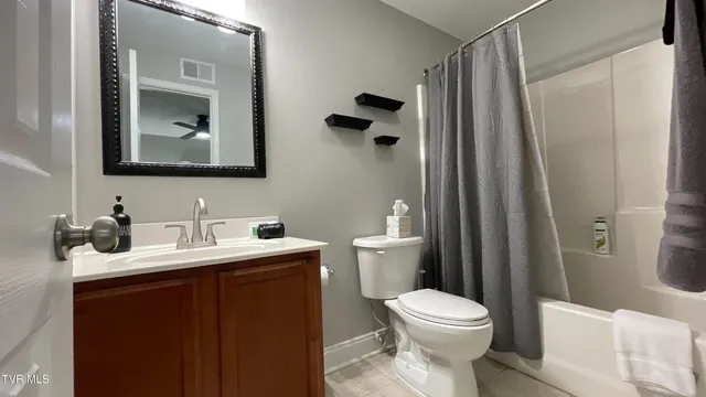 $2,300 | 169 East Grande Avenue, Unit 101, Johnson City, TN 37601