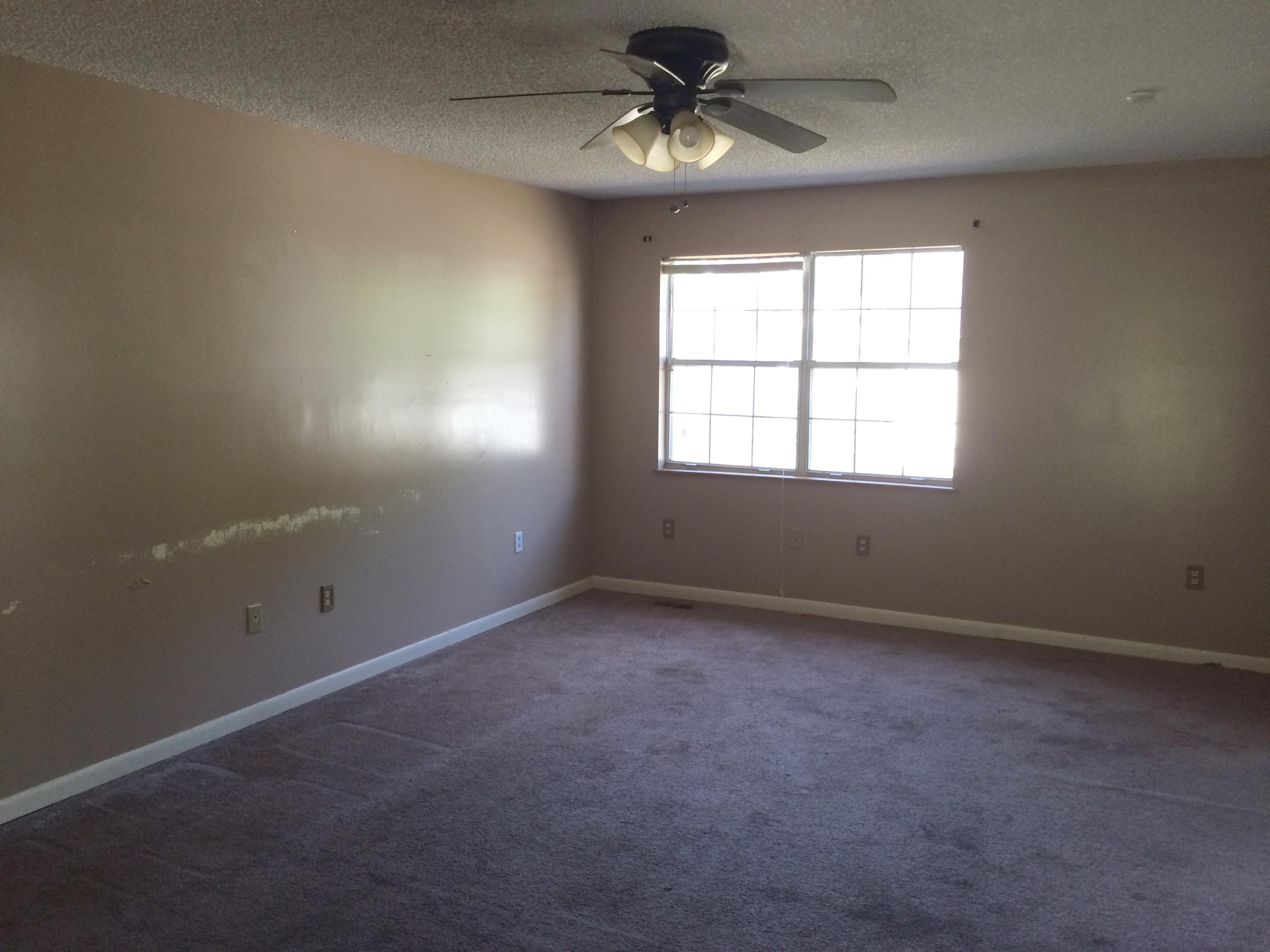 110 Pheasant Road Clinton, TN 37716 - Photo 3 of 11 LIVING ROOM