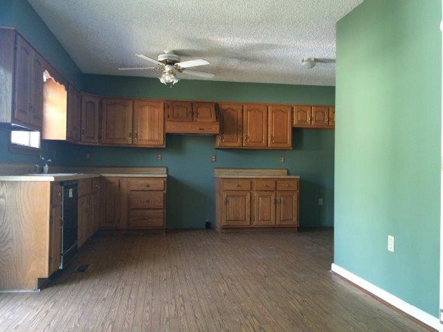 110 Pheasant Road Clinton, TN 37716 - Photo 4 of 11 KITCHEN